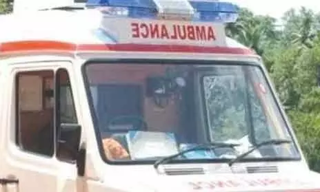 Ambulance crashes; The patient died  heart attack