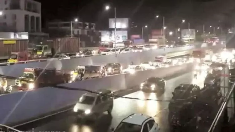 വൈറ്റില മേല്‍പ്പാലം ഉദ്ഘാടന ചടങ്ങിൽ വീ ഫോര്‍ കൊച്ചി പ്രവര്‍ത്തകർക്ക് രൂക്ഷ വിമർശനം