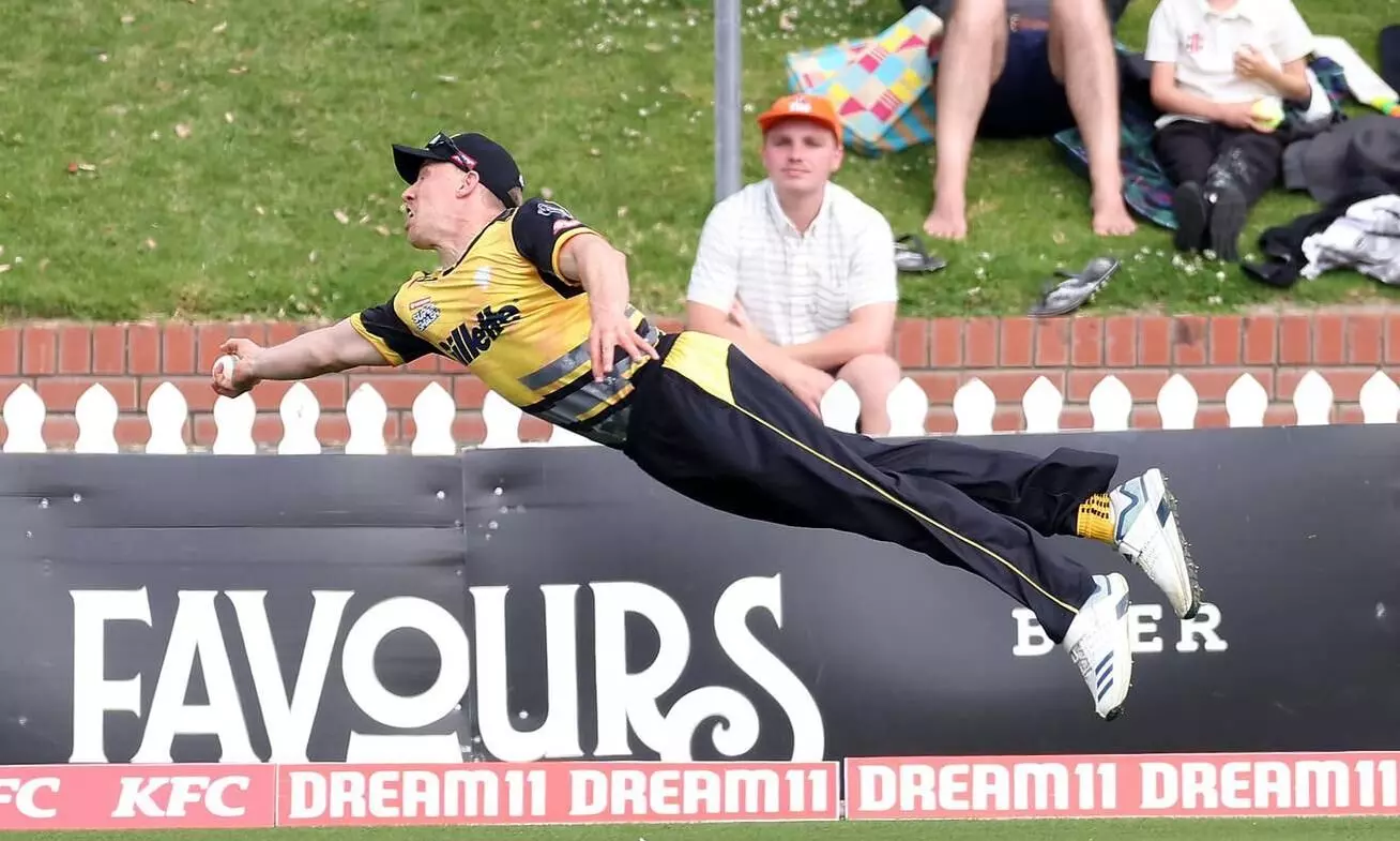 എന്തൊരു ക്യാച്; ഇത് നിങ്ങൾ കണ്ടിരിക്കണം VIDEO എന്തൊരു ക്യാച്; ഇത് നിങ്ങൾ കണ്ടിരിക്കണം VIDEO