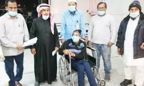 കോ​വി​ഡ് ത​ള​ർ​ത്തി​യ ശ​രീ​ര​വു​മാ​യി അ​ഫ്സ​ർ ഖാ​ൻ നാ​ട്ടി​ലേ​ക്ക്​ മ​ട​ങ്ങി