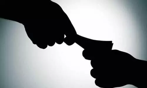 Complaint that the Municipal Secretary demanded bribe