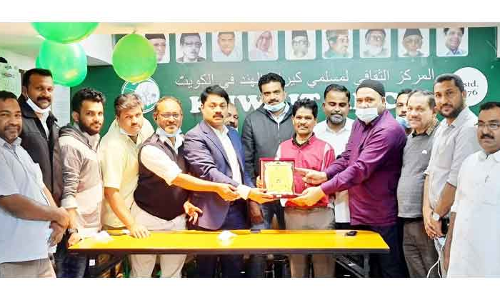 കെ.​യു. മു​ഹ​മ്മ​ദി​ന് കെ.​എം.​സി.​സി യാ​ത്ര​യ​യ​പ്പ് ന​ൽ​കി