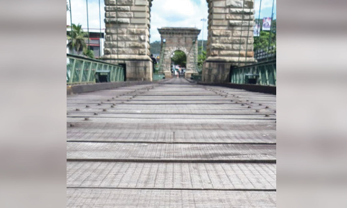 സംരക്ഷണമില്ല; പുനലൂർ തൂക്കുപാലം നശിക്കുന്നു