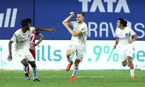 ഇടഞ്ഞ കൊമ്പനെ കൺനിറ​യെ കണ്ടോളൂ; ഒരാൾ കുറഞ്ഞിട്ടും ജാംഷഡ്​പൂരിനെ മലർത്തിയടിച്ച്​ ബ്ലാസ്​റ്റേഴ്​സ്​