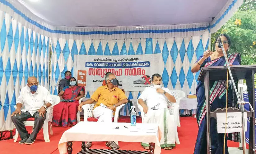 100 ദിവസം പൂർത്തിയാക്കി കെ-റെയിൽ വിരുദ്ധ സത്യഗ്രഹം 100 ദിവസം പൂർത്തിയാക്കി കെ-റെയിൽ വിരുദ്ധ സത്യഗ്രഹം