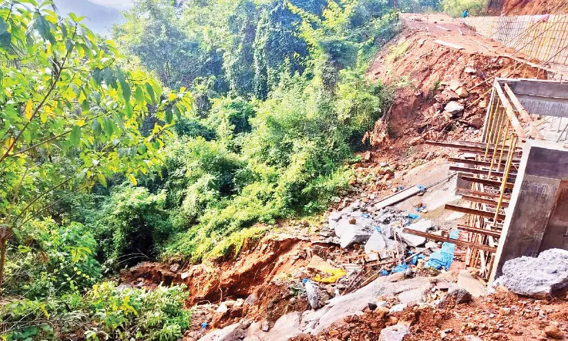 ജലവൈദ്യുതി പദ്ധതി കനാലിലെ വെള്ളം ജനവാസ കേന്ദ്രത്തിലേക്കൊഴുകി