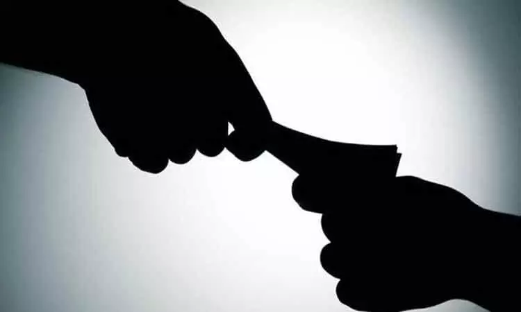 Complaint that the Municipal Secretary demanded bribe