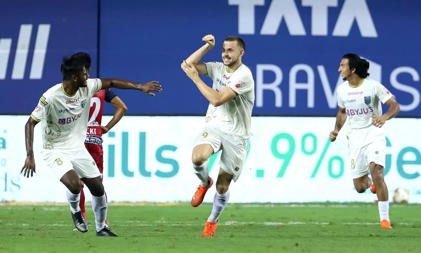 ഇടഞ്ഞ കൊമ്പനെ കൺനിറ​യെ കണ്ടോളൂ; ഒരാൾ കുറഞ്ഞിട്ടും ജാംഷഡ്​പൂരിനെ മലർത്തിയടിച്ച്​ ബ്ലാസ്​റ്റേഴ്​സ്​