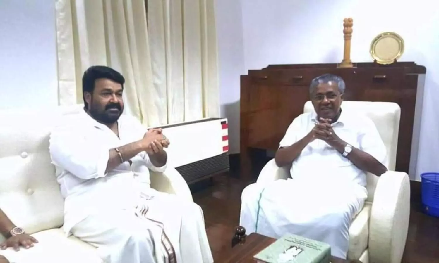 മലയാള സിനിമക്ക് ഊർജം പകരുന്ന പിണറായി വിജയന് സ്നേഹാദരങ്ങൾ മോഹൻലാലിന്‍റെ കുറിപ്പ്