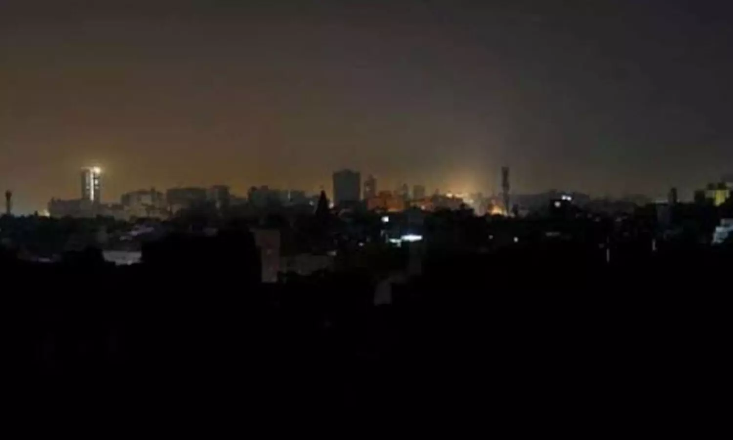 18 മണിക്കൂർ പാകിസ്താൻ ഇരുട്ടിൽ; ഏഴ് പവർ പ്ലാൻറ്​  ജീവനക്കാർക്ക് സസ്പെൻഷൻ