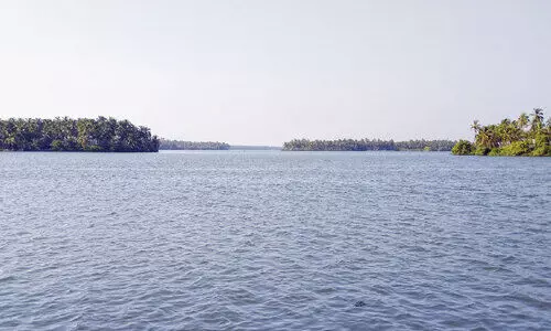 വി​നോ​ദ സ​ഞ്ചാ​ര​ത്തി​ന് അ​നു​മ​തി​യാ​യി​ട്ടും ആ​ള​ന​ക്ക​മി​ല്ലാ​തെ ക​വ്വാ​യി കാ​യ​ൽ