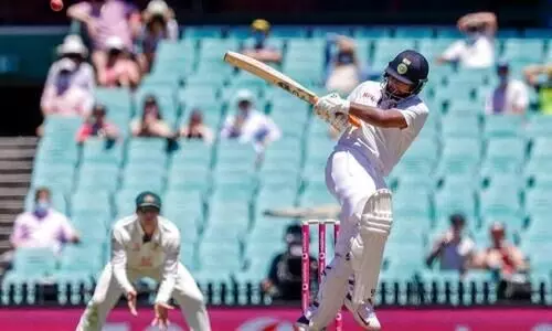 പന്തും പുജാരയും പുറത്ത്​; തോൽവി ഒഴിവാക്കാൻ ഇന്ത്യ പൊരുതുന്നു