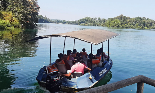 സഞ്ചാരികളുടെ തിരക്കിൽ നിറഞ്ഞ്​ നെയ്യാർഡാം