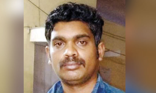 ഉറങ്ങുന്നവരുടെ ആഭരണങ്ങൾ ജനലിലൂടെ കവരുന്നയാൾ പിടിയിൽ