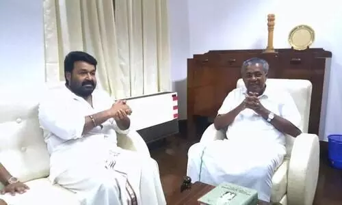 മലയാള സിനിമക്ക് ഊർജം പകരുന്ന പിണറായി വിജയന് സ്നേഹാദരങ്ങൾ മോഹൻലാലിന്‍റെ കുറിപ്പ്