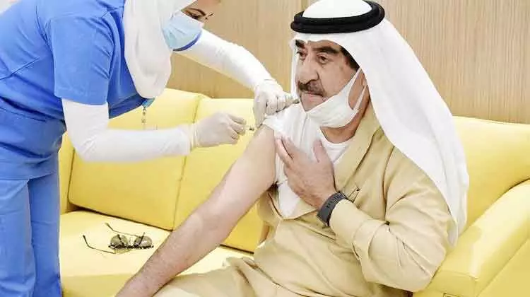 ഉമ്മുൽഖുവൈൻ ഭരണാധികാരി കോവിഡ് വാക്സിൻ സ്വീകരിച്ചു ഉമ്മുൽഖുവൈൻ ഭരണാധികാരി കോവിഡ് വാക്സിൻ സ്വീകരിച്ചു