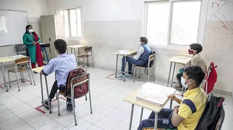 അടുത്ത ആഴ്ചയോടെ രാജ്യത്തെ പകുതി വിദ്യാർഥികളും സ്കൂളിലെത്തും അടുത്ത ആഴ്ചയോടെ രാജ്യത്തെ പകുതി വിദ്യാർഥികളും സ്കൂളിലെത്തും