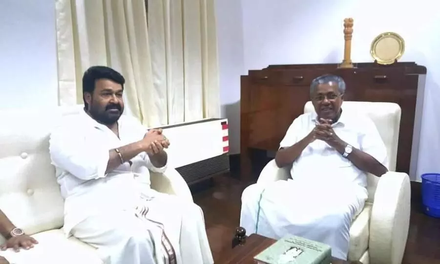 മലയാള സിനിമക്ക് ഊർജം പകരുന്ന പിണറായി വിജയന് സ്നേഹാദരങ്ങൾ മോഹൻലാലിന്‍റെ കുറിപ്പ്