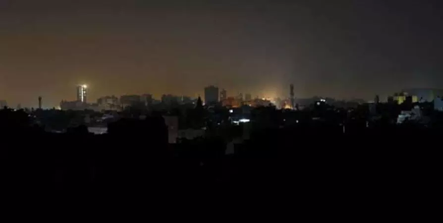 18 മണിക്കൂർ പാകിസ്താൻ ഇരുട്ടിൽ; ഏഴ് പവർ പ്ലാൻറ് ജീവനക്കാർക്ക് സസ്പെൻഷൻ 18 മണിക്കൂർ പാകിസ്താൻ ഇരുട്ടിൽ; ഏഴ് പവർ പ്ലാൻറ് ജീവനക്കാർക്ക് സസ്പെൻഷൻ