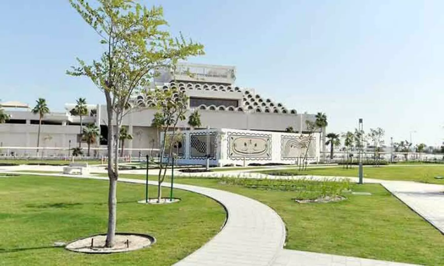 ദോഹയിലെ പോ​സ്​​റ്റ് ഓ​ഫി​സ്​ പ്ലാ​സ വി​ളി​ക്കു​ന്നു,   സ​ഞ്ചാ​രി​ക​ളെ വ​രൂ...