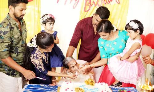 അഞ്ച് തലമുറകളുടെ സ്‌നേഹവാത്സല്യം: അക്കാമ്മ മുത്തശ്ശിക്ക് നൂറാം പിറന്നാള്‍
