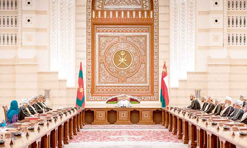 സ്വ​ദേ​ശി​ക​ൾ​ക്ക്​ തൊ​ഴി​ല​വ​സ​രം ല​ഭ്യ​മാ​ക്കു​ന്ന​തി​ന്​ പ്രാ​ധാ​ന്യം ന​ൽ​കും