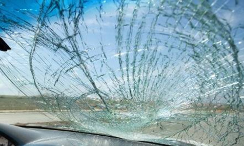 ലോറിയില്‍നിന്ന്​ കല്ലുതെറിച്ച് കാ​റി‍ൻെറ ഗ്ലാ​സ് തകര്‍ന്നതായി പരാതി