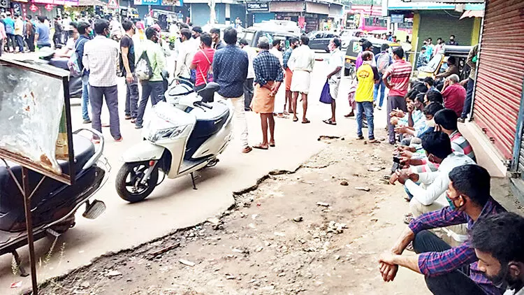 അന്തർസംസ്ഥാന തൊഴിലാളികൾ തിരിച്ചെത്തി: കുറ്റ്യാടിയിൽ തൊഴിൽചന്ത സജീവം അന്തർസംസ്ഥാന തൊഴിലാളികൾ തിരിച്ചെത്തി: കുറ്റ്യാടിയിൽ തൊഴിൽചന്ത സജീവം