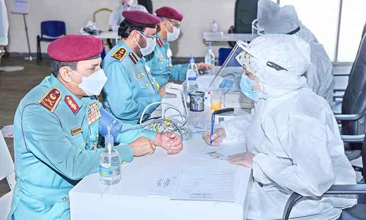 റാക് പൊലീസ് മേധാവിയും ഉദ്യോഗസ്ഥരും കോവിഡ് വാക്സിന് സ്വീകരിച്ചു റാക് പൊലീസ് മേധാവിയും ഉദ്യോഗസ്ഥരും കോവിഡ് വാക്സിന് സ്വീകരിച്ചു