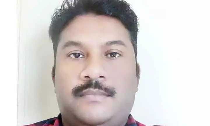 18 വർഷത്തെ പ്രവാസത്തിന് വിട; ഫസിലുൽ ഹഖ് നാട്ടിലേക്ക് മടങ്ങുന്നു 18 വർഷത്തെ പ്രവാസത്തിന് വിട; ഫസിലുൽ ഹഖ് നാട്ടിലേക്ക് മടങ്ങുന്നു