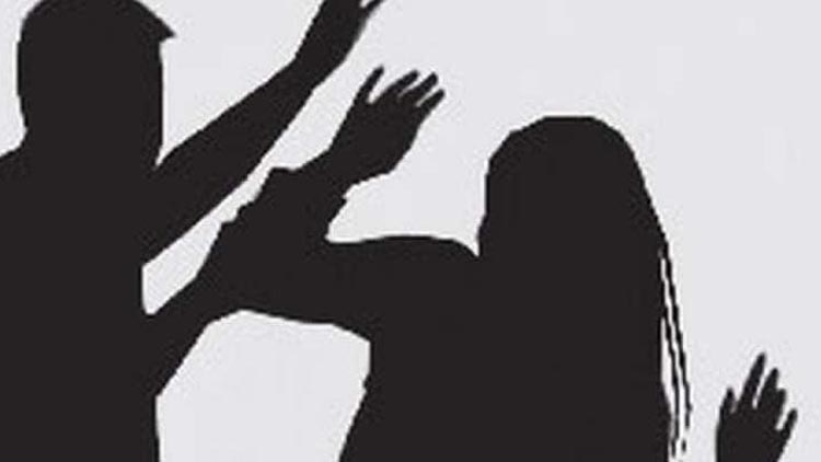 പെറ്റവയറിനോട് കണ്ണില്ലാത്ത ക്രൂരത; മകെൻറ ചവിട്ടേറ്റ് അമ്മയുടെ കണ്ണ് തകർന്നു പെറ്റവയറിനോട് കണ്ണില്ലാത്ത ക്രൂരത; മകെൻറ ചവിട്ടേറ്റ് അമ്മയുടെ കണ്ണ് തകർന്നു