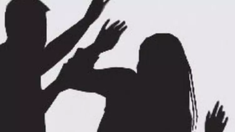 പെറ്റവയറിനോട് കണ്ണില്ലാത്ത ക്രൂരത; മക​െൻറ ചവിട്ടേറ്റ് അമ്മയുടെ കണ്ണ്​ തകർന്നു