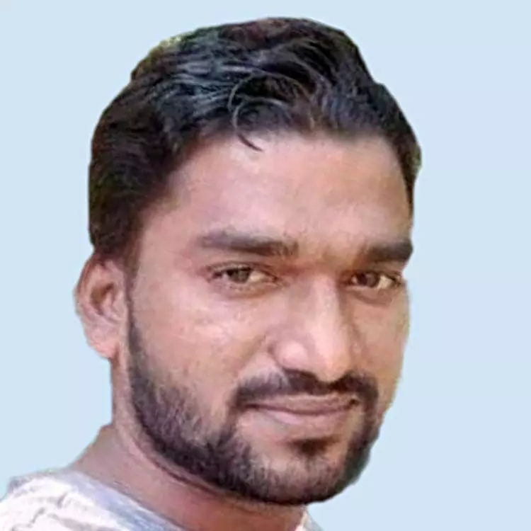 തി​രു​വ​ല്ല സ്വ​ദേ​ശി കി​ളി​മാ​നൂ​രി​ലെ ബ​സ്​ കാ​ത്തി​രി​പ്പ്​ കേ​ന്ദ്ര​ത്തി​ൽ മ​രി​ച്ച​നി​ല​യി​ൽ