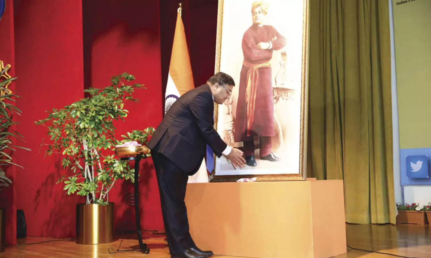 ഇ​ന്ത്യ​ൻ എം​ബ​സി യു​വ​ജ​ന​ദി​നം ആ​ച​രി​ച്ചു​