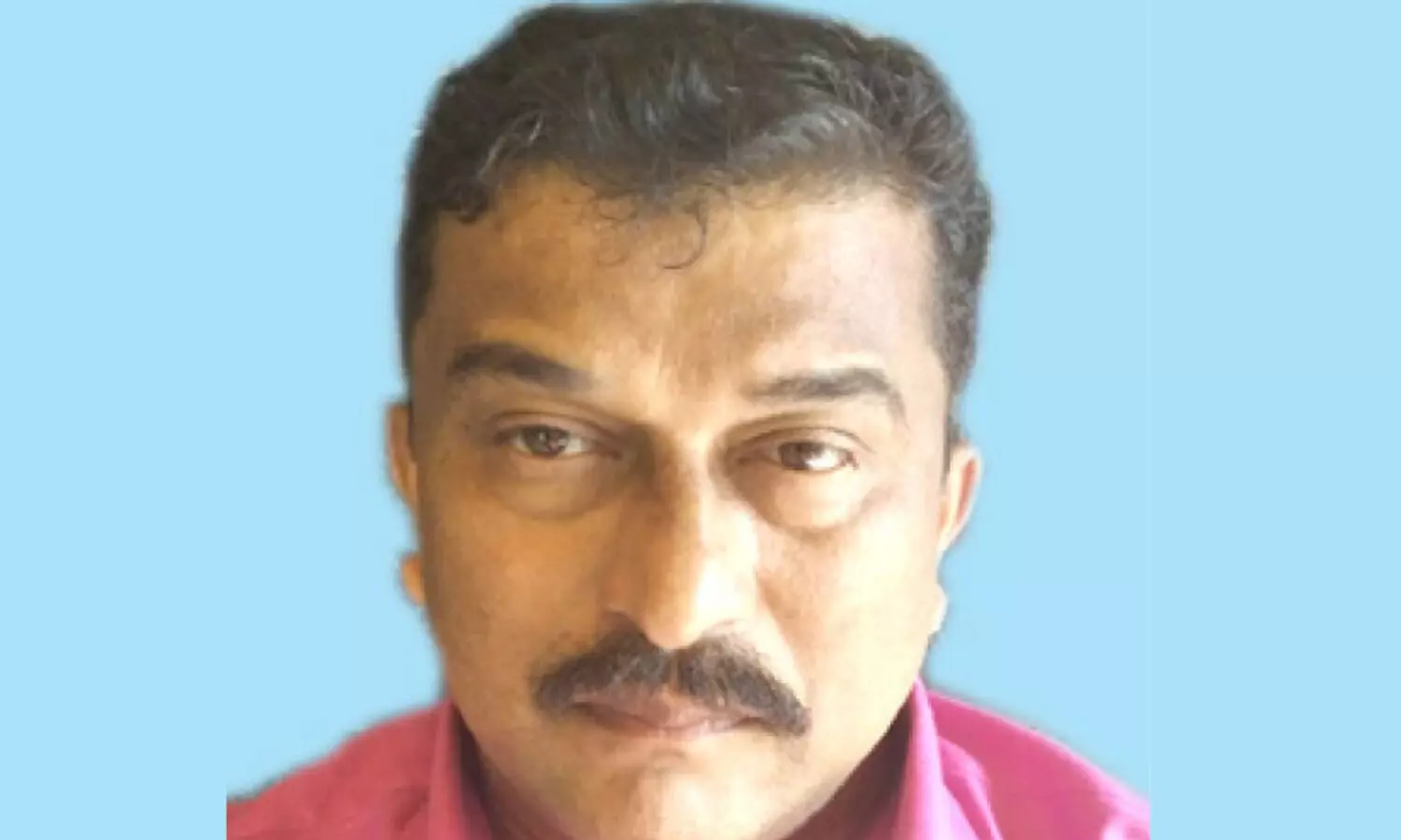 ഓ​ട്ടോ ഓ​ടി​ക്കു​ന്ന​തി​നി​ടെ ഡ്രൈ​വ​ർ ഹൃ​ദ​യാ​ഘാ​തം മൂ​ലം മ​രി​ച്ചു