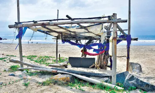 ​ൈലഫില്ലാതെ ലൈഫ്​ ഗാർഡുകൾ