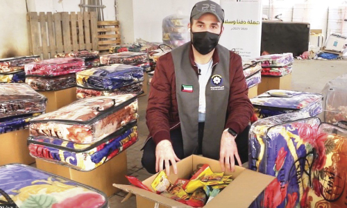 ജോ​ർ​ഡ​നി​ൽ പു​ത​പ്പു​ക​ൾ വി​ത​ര​ണം ചെ​യ്​​ത്​ ന​ജാ​ത്ത്​