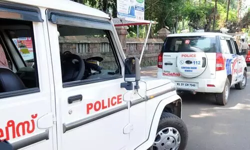 പൊലീസിനെ വീണ്ടും വട്ടംചുറ്റിച്ച് വടിവാൾ സംഘം പൊലീസിനെ വീണ്ടും വട്ടംചുറ്റിച്ച് വടിവാൾ സംഘം