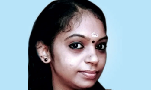 കോ​തി​പ്പാ​ല​ത്തി​ൽ​ നി​ന്ന് കടലിൽ ചാടിയ യുവതി മരിച്ചു