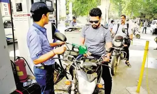 Petrol crosses ₹91 mark in Mumbai Petrol crosses ₹91 mark in Mumbai