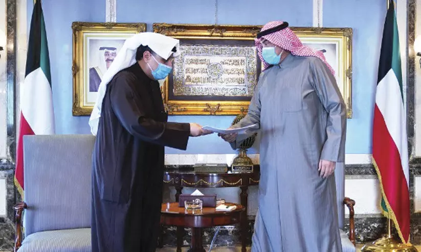 മന്ത്രിസഭ പുനഃസംഘടനക്കായി മന്ത്രിമാർ രാജിവെച്ചു മന്ത്രിസഭ പുനഃസംഘടനക്കായി മന്ത്രിമാർ രാജിവെച്ചു