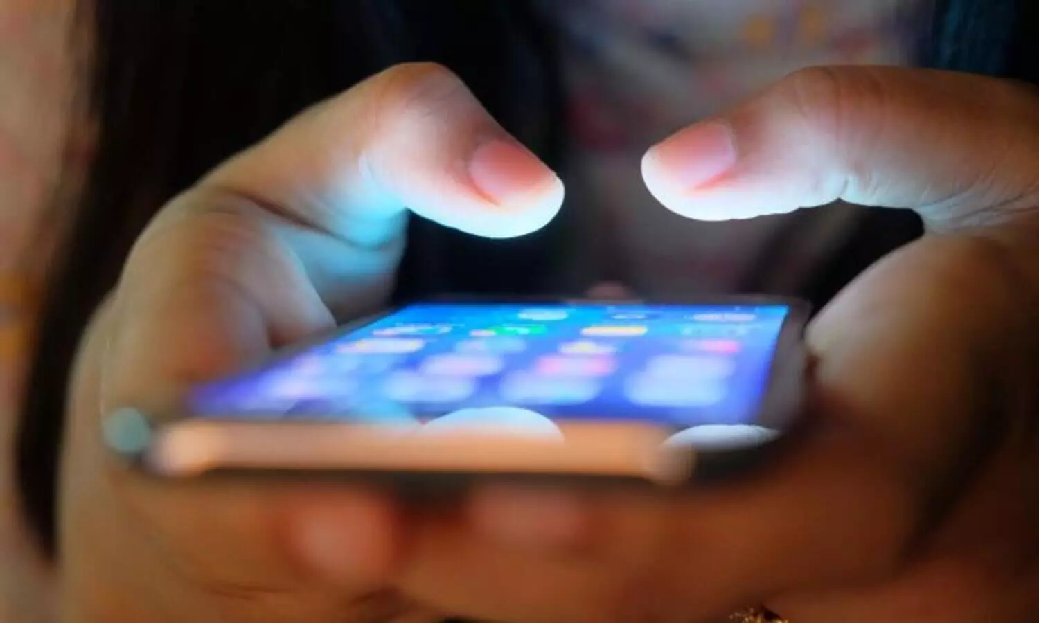 50 lakh by offering a mobile phone at half price