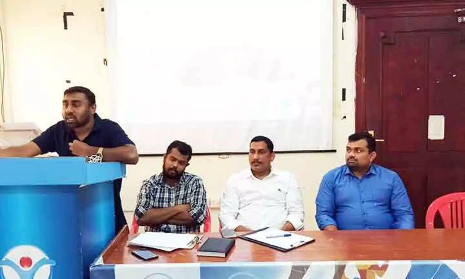 വി​വാ​ദ കാ​ർ​ഷി​ക നി​യ​മ​ങ്ങ​ൾപി​ൻ​വ​ലി​ക്ക​ണം -യൂ​ത്ത് ഫോ​റം