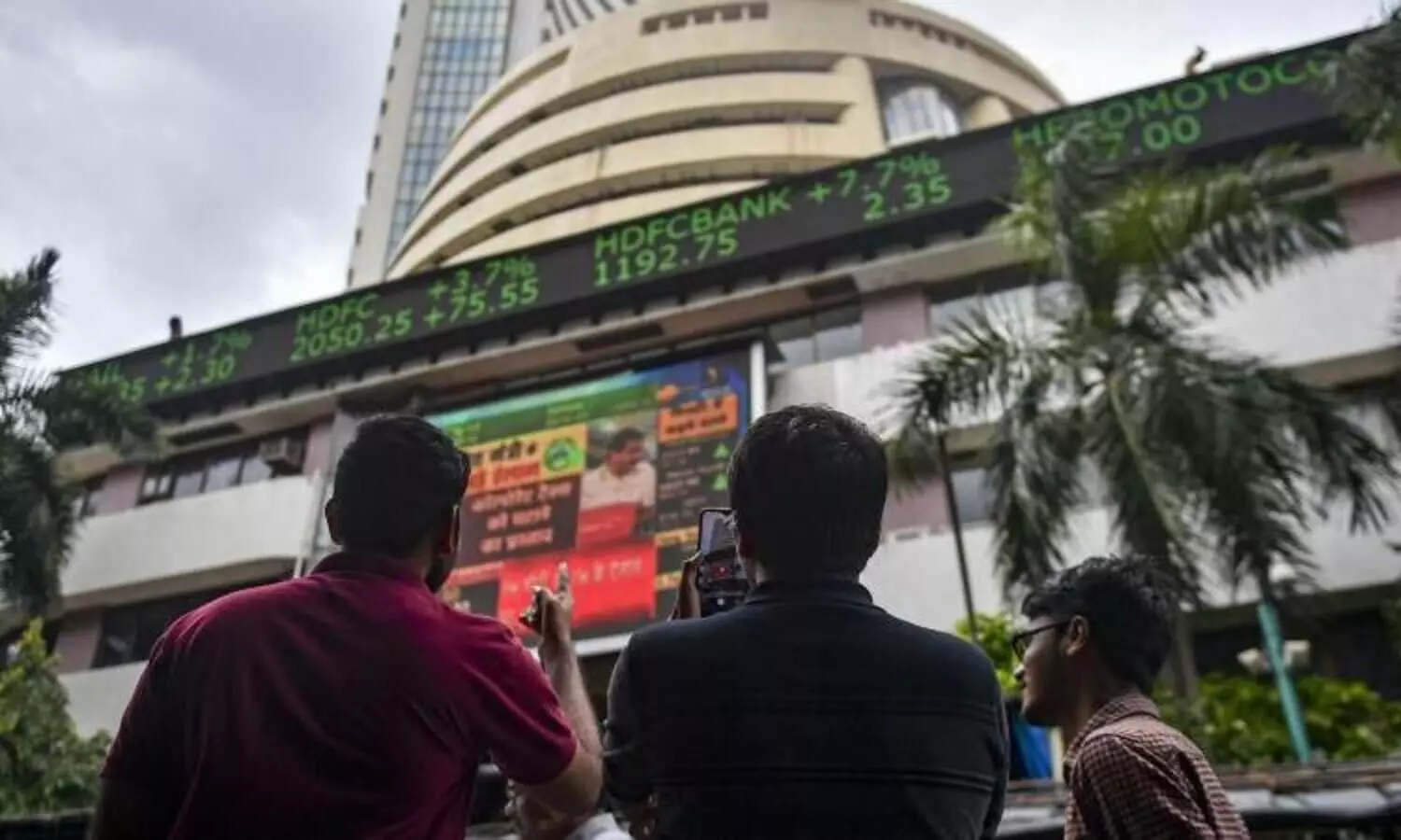 സമ്പദ്​വ്യവസ്ഥ തളരു​േമ്പാഴും വിപണി കുതിക്കുന്നു; ആശങ്കയുമായി വിദഗ്​ധർ