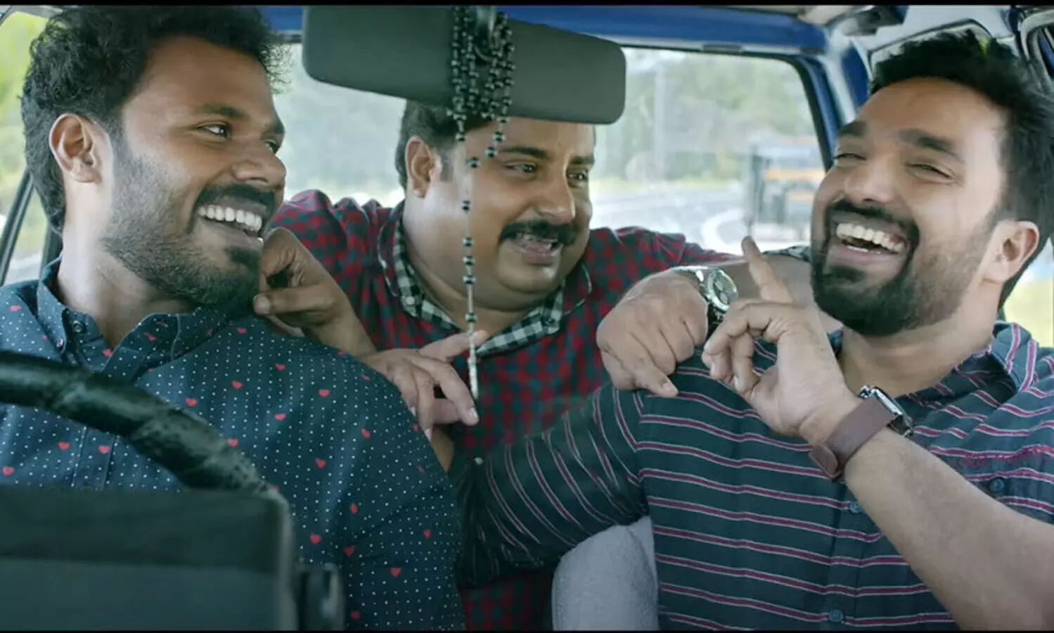 സൗഹൃദം... സുന്ദരം... യുവത്തിലെ ആദ്യ ഗാനം പുറത്തിറക്കി മഞ്ജു വാര്യർ