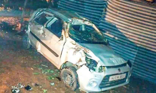 മഞ്ചേരിയിൽനിന്ന്​ തട്ടിക്കൊണ്ടുപോയ കാർ അപകടത്തിൽ പൂർണമായി തകർന്നു