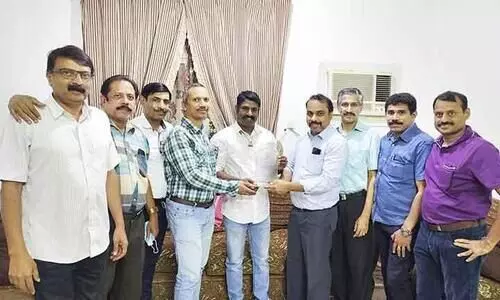 ആ​ൻ​റ​ണി രാ​ജി​ന്​ റി​യ യാ​ത്ര​യ​യ​പ്പ് ന​ൽ​കി