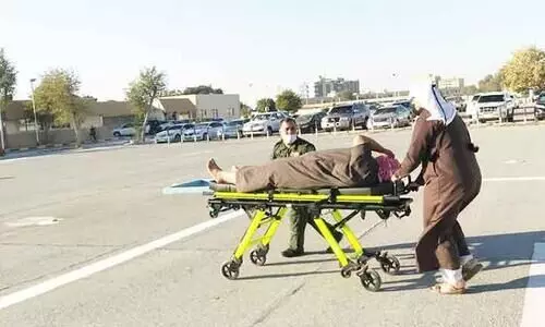 റാ​ക് മ​ല​നി​ര​യി​ല്‍ വീ​ണ​യാ​ളെ ര​ക്ഷ​പ്പെ​ടു​ത്തി