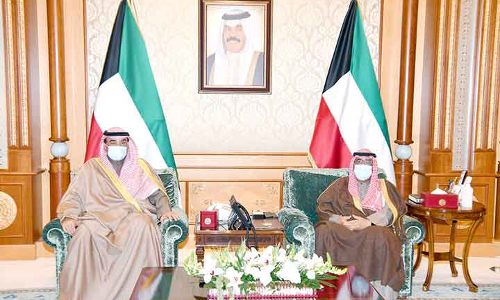 മന്ത്രിസഭയുടെ രാജി: ഉന്നതങ്ങളിൽ തിരക്കിട്ട ചർച്ച