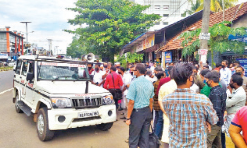 expatriates in kanhangad